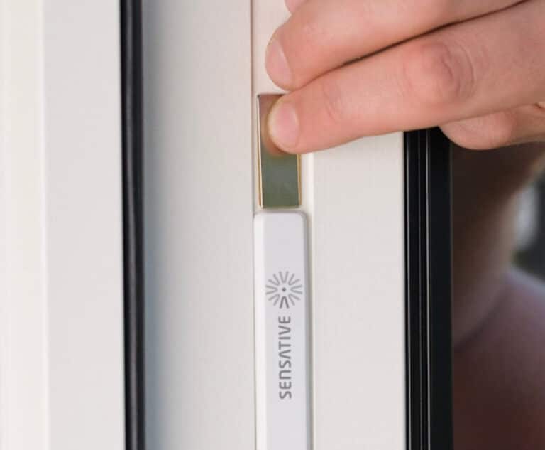 positioning magnet on Strips Guard for LoRaWAN