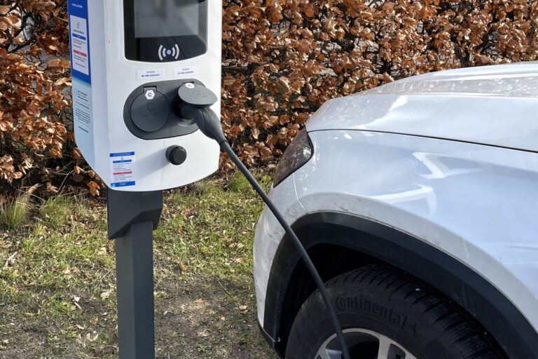 Sensative Puck Radar EV charger.hero